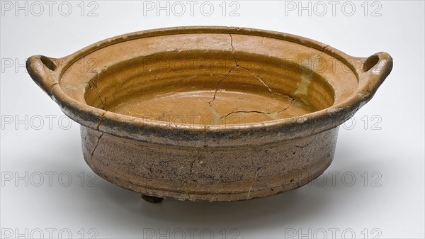 Pottery cooking pot on three legs, low and wide model with two angled hook ears, cooking pot tableware holder utensils