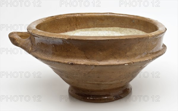 Earthenware pap bowl with lying sausage ear, internal yellow glazed, papkom bowl crockery holder soil find ceramics earthenware