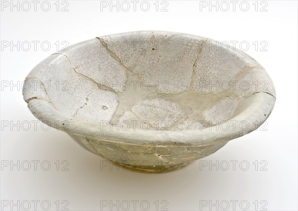 White majolica bowl on stand ring with curled edge, bowl crockery holder soil find ceramic earthenware glaze tin glaze lead