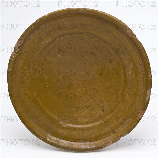 Small earthenware plate on stand or salt plate, salt-dish crockery holder earth discovery ceramic earthenware glaze lead glaze
