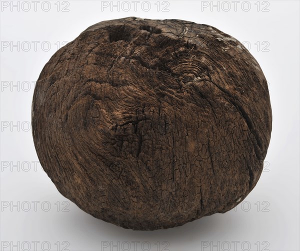 Wooden ball, ball soil find wood thread, sawn turned Wooden ball (walnut?) Twisted along wood weathered in side end three