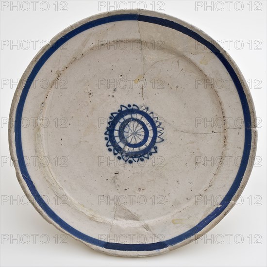 Faience plate on stand, blue decor, small rosette and stripe along the edge of the flag, plate crockery holder soil find ceramic