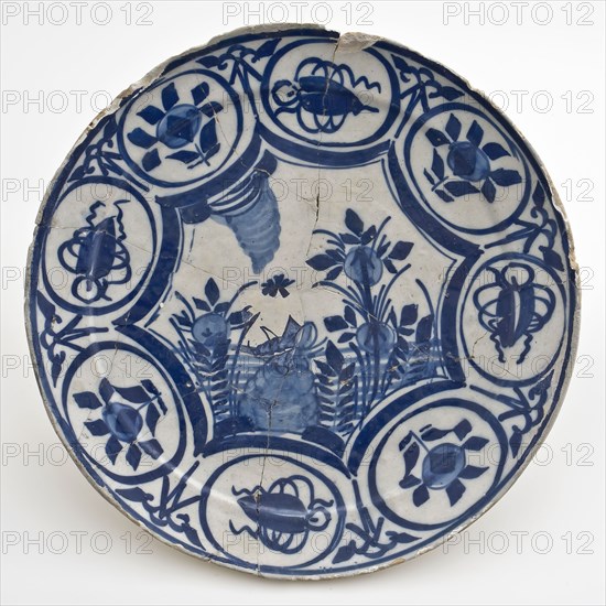Faience plate on stand with blue decor in Wanli style, plate crockery holder soil find ceramic earthenware glaze tin glaze, hand