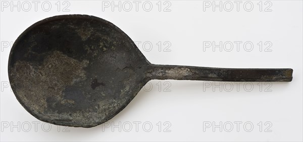 Spoon with egg-shaped bowl and hexagonal handle, marked, spoon cutlery soil find tin metal, w bin 5.5 Marked in the spoon blade