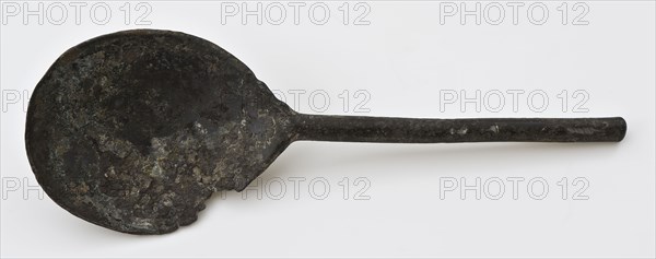 Hendrick Jongelingh?, Spoon with round handle and egg-shaped container, spoon cutlery soil find tin metal, w container 6.0