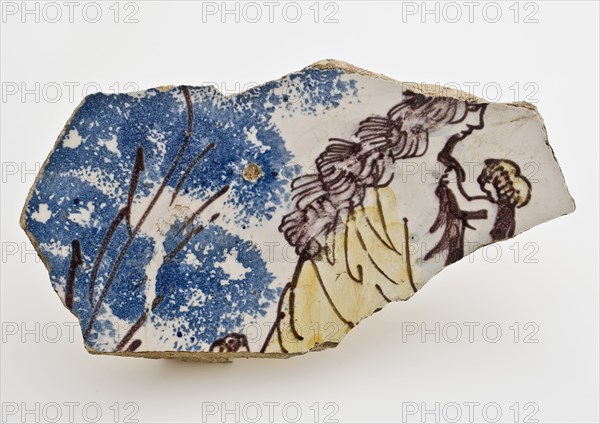 Soul fragment majolica dish with polychrome decor, woman and child, dish plate crockery holder earth discovery ceramics