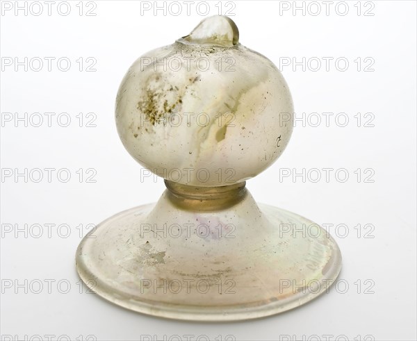 Foot fragment goblet or flute glass, folded foot edge, hollow ball in trunk, pontilmark, flute glass drinking glass drinkware