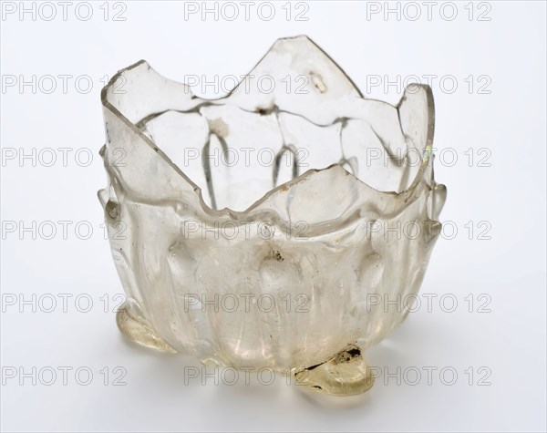 Foot fragment beaker on three feet, ribs, pontilemark, beaker goblet drinking glass drinking utensils tableware holder soil find