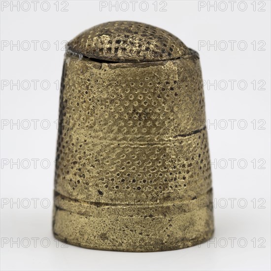 Copper molded thimble, thimble sewing kit soil find copper metal, cast Copper cast thimble with square wells in lines waffle