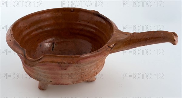 Pottery saucepan on three legs, with pouring clip and handle, sloping sidewall with rings, saucepan pan holder kitchen utensils