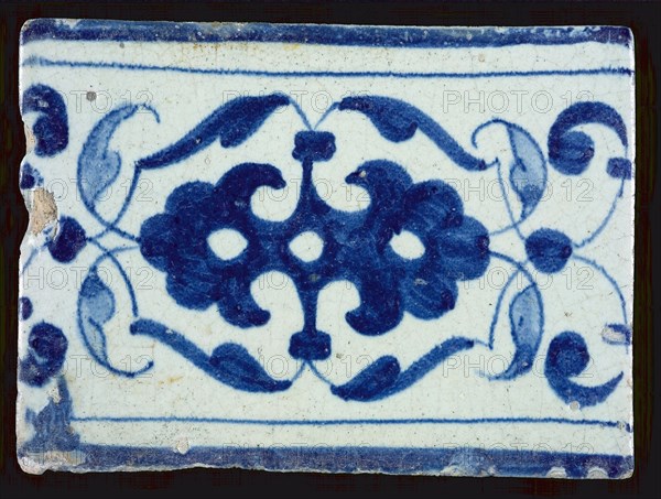 Border tile, arabesques or palmettes in blue, edge tile wall tile tile sculpture ceramic earthenware glaze, baked 2x glazed