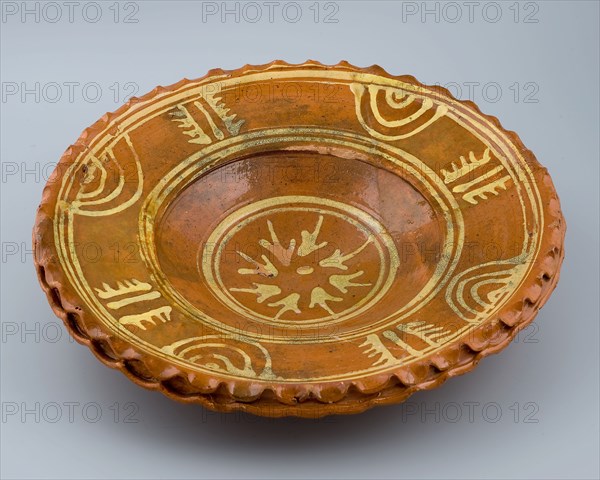 Earthenware dish with double corrugated outer edge and silt decoration on mirror and flag, dish crockery holder soil find