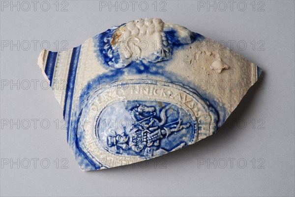 Fragment stoneware chamber pot, decorated with lion and cartouche with rider, pot holder sanitary soil find ceramics pottery