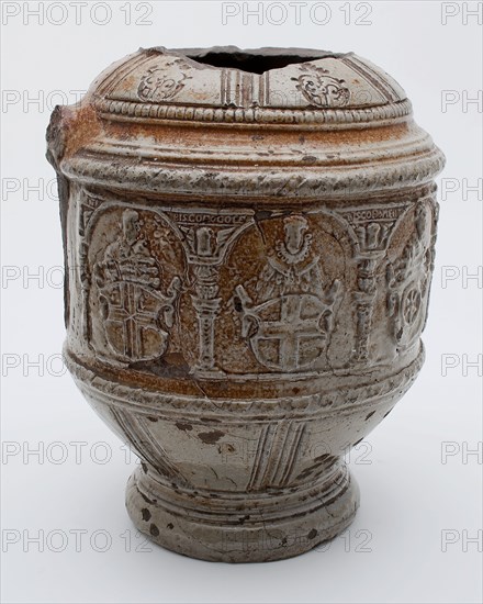 Stoneware jug, on belly frieze with arcades including electors with coats of arms and text, jug crockery holder soil find