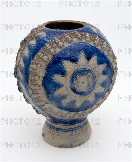 Stoneware strong on round foot, round and oval model with star and wreath of lion heads, strongan jug crockery holder soil find