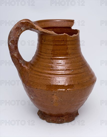 Pottery jug, jug with pinched foot, standing ear, rotating, jug crockery holder soil find ceramic earthenware glaze lead glaze