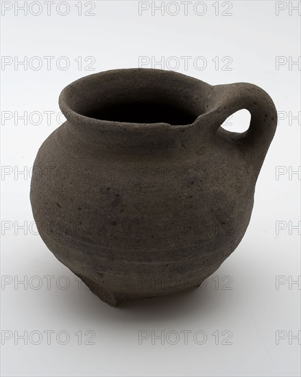 Gray pottery ball pot with sausage ear, standing on three fins, ball pot pot holder soil find ceramics pottery, hand-turned