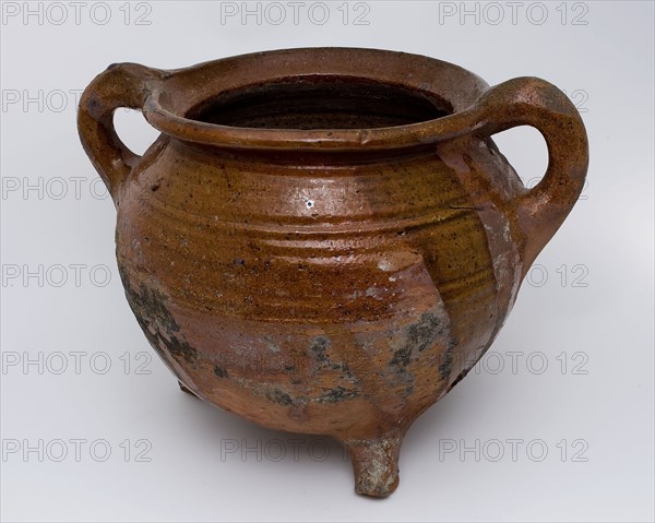 Large pottery grape, pot on three legs, two standing ears and rings on shoulder, grape cooking pot crockery holder kitchenware