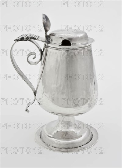 Silversmith: Cornelis de Haan, Silver mustard pot, model brandy glass, mustard pot pot crockery holder silver gold, hammered