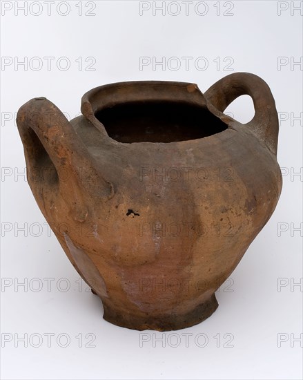 Pottery cover on stand, with two lying, high ears, unglazed, aspot cover pot holder soil find ceramic pottery, hand-turned baked