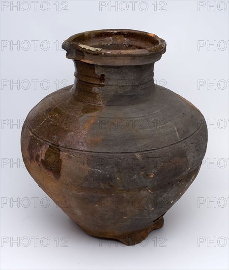Pottery jug be placed on stand ring, cuff collar with pouring clip, one ring on the shoulder, water jug crockery holder soil