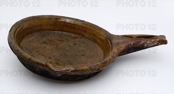 Pottery saucepan with scalloped handle, shank, curved stand, saucepan pan tableware holder kitchenware soil find ceramic