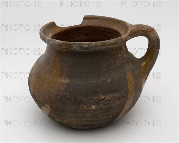 Pottery chamber pot, easy to use with curved bottom, large neck opening and standing ear, pot holder sanitary soil find ceramic