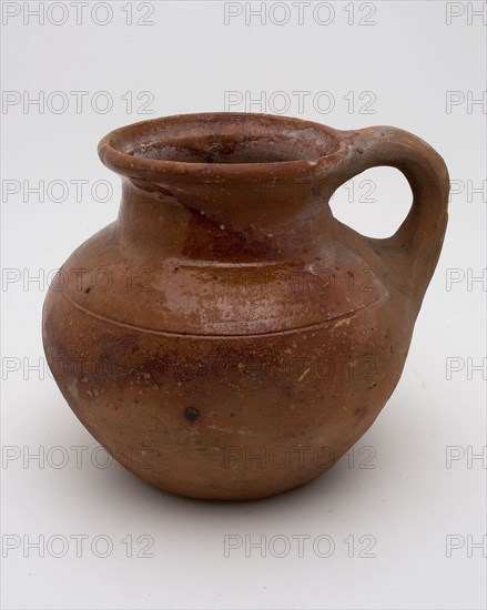 Pottery room comfort, chamber pot with curved bottom, small neck opening and standing ear, pot holder sanitary soil find ceramic