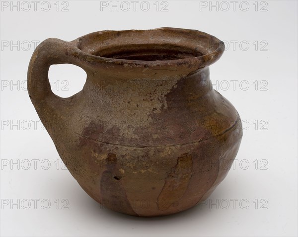 Pottery chamber pot, easy to use with large neck opening and standing sausage ear, pot holder sanitary earthenware ceramics
