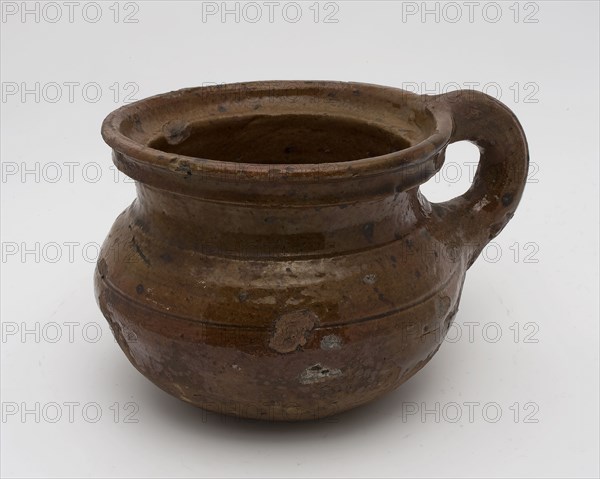 Pottery chamber pot, ease of use with curved bottom, wide neck opening, standing ear, pot holder sanitary earthenware ceramics