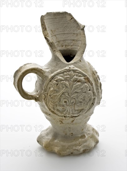 White stoneware funnel beaker, with three appliqués in which two musicians play with tree, funnel beaker drinkware tableware