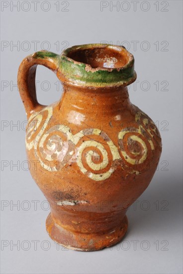 Earthenware oil jug on stand, standing ear and cuff collar, sludge decoration on neck and shoulder, oil jug crockery holder soil