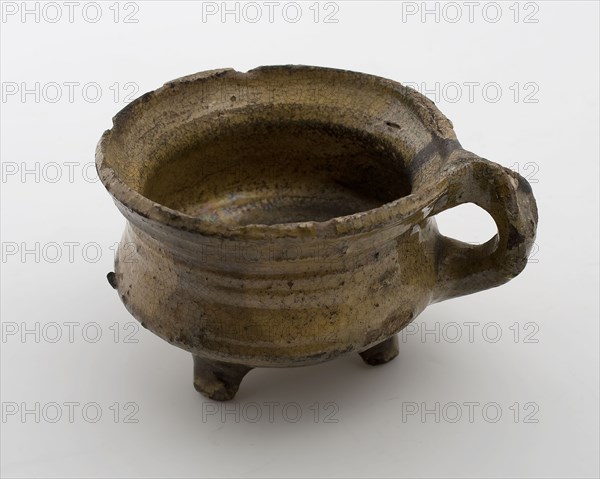 Pottery toy cooking pot, with white shard with yellow lead glaze, bandoor, on three legs, cooking pot crockery holder
