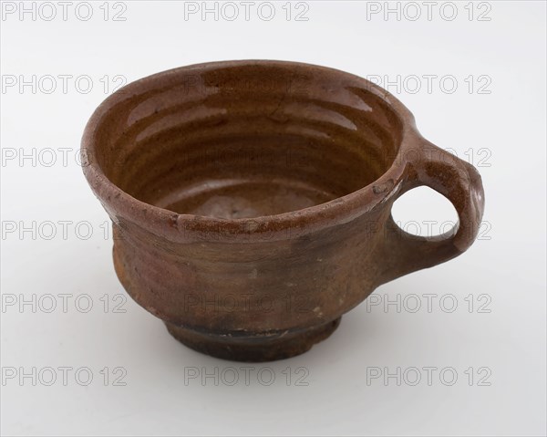 Earthenware pap bowl, red shard, internally glazed, pinched band ear, on stand, papkom bowl crockery holder earth discovery