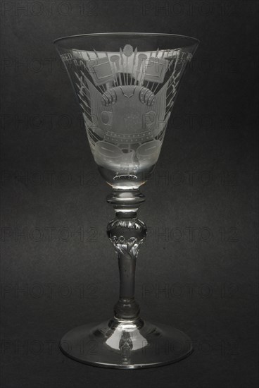 Goblet engraved with militaria and The well-being of the Krygsraad of Schiedam, wine glass drinking glass drinking utensils