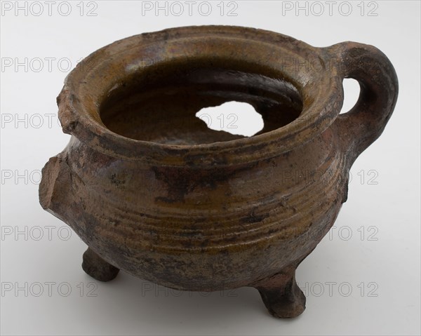 Pottery cooking pot, grape-model, red shard, glazed, two vertical sausages, on three legs, cooking pot crockery holder