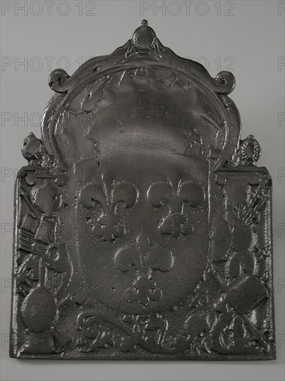 Fireback with coat of arms of King of France, three lilies of Bourbon, hob plate cast iron, cast Rectangular with arch on top