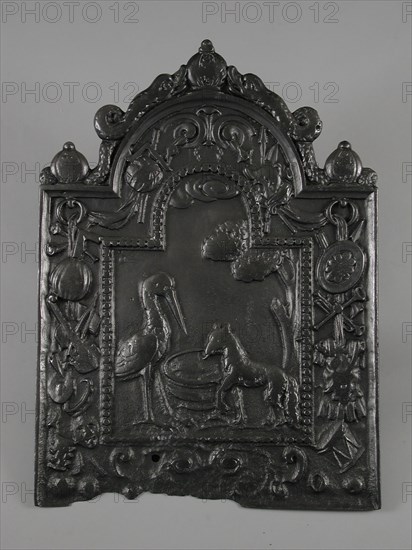 Fireback fable of fox and stork, after the fables of Jean de la Fontaine (1621-1695), fire place, cast Rectangular base