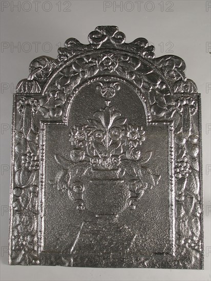 Fireback vase with flowers, hob plate cast iron, cast Rectangular bow at the top on which dolphins Wide edge between frame