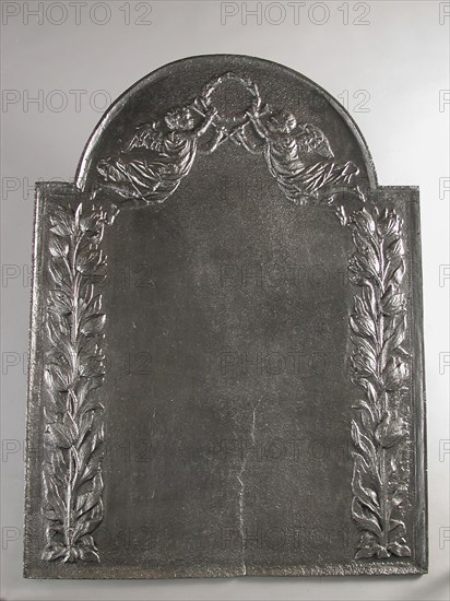 Fireback with angels, laurel wreath and tulips, fire place iron, cast Rectangular with arch at the top where two angels