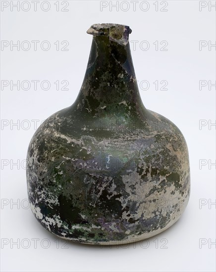 Belly bottle, belly bottle bottle holder soil find glass, bottom Body with almost vertically ascending wall to convex shoulders