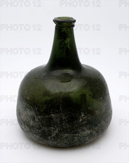 Belly bottle, hammer bottle, bottle holder soil found glass, raised bottom Body with straight inward bending ascending wall