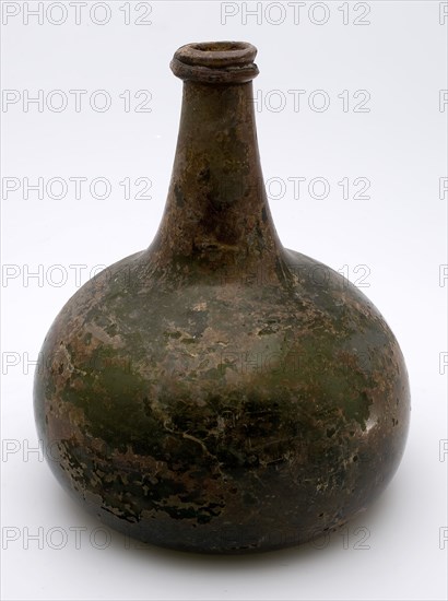 Bulbous bottle, cat head, dutch onion, belly bottle bottle holder soil find glass, free blown and shaped glass application