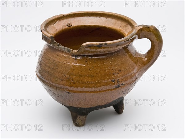 Pottery cooking jug, grape-model with bandoor and pouring clip, on three legs, cooking pot crockery holder kitchenware earth