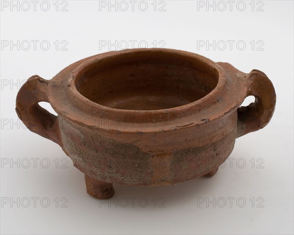 Pottery cooking pot, red shard, with lead glaze, two bands on three legs, cooking pot crockery holder kitchenware toy relaxing