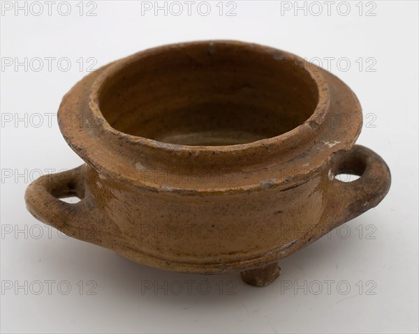 Small Pottery toy cooking pot, partly glazed with two horizontal ears, gortpan pan crockery holder kitchenware toy relaxing