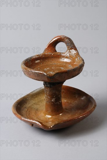 Earthenware oil lamp with lower and upper shell, trunk and horizontal suspension, oil lamp lamp lighting fixture soil find