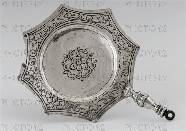 Silver miniature dish with handle and floral pattern, dish crockery holder dolls toy relaxing medium miniature model silver