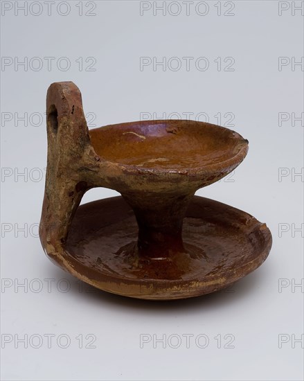 Earthenware oil lamp with lower and upper shell and stem, long and connecting hanging ear, oil lamp lamp lighting agent earth