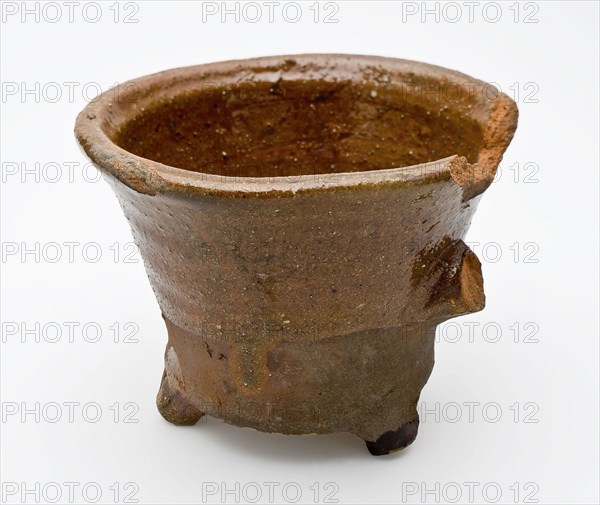 Pottery strawberry pot, conical model, vertical band ear, on three legs, Strawberry pottery pottery holder earthenware pottery